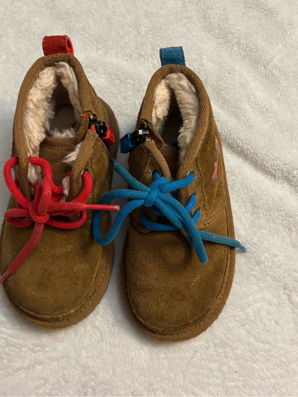 UGG Kids Brown Suede Boots with Red and Blue Laces - Picture 2 of 9